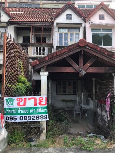 ขายทาวน์เฮาส์3ชั้น หมู่บ้านกฤตยา ใกล้สนามกอล์ฟวินมิล บางนา Tel.0999983897