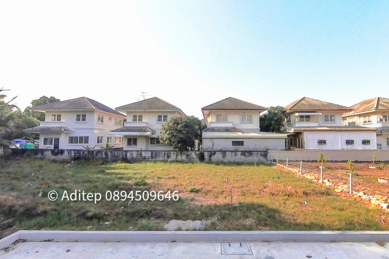 ขายที่ดิน : ขายต่ำกว่าราคาประเมิน! ที่ดินเปล่า 105 ตรว. ในหมู่บ้าน เพลส แอนด์ พาร์ค ประชาอุทิศ 90 ที่ดินหน้าสวน ติดถนนเมน หายาก เหมาะสร้างบ้านในฝัน!