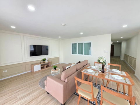 SF100 Sale Royal Vibhavadi Condo Should I call it a condo or a house?