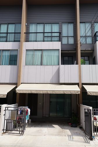 S0013 ทาวน์โฮม ขายบ้านกลางเมือง The Edition พระราม 9 – พัฒนาการ 3 ห้องนอน 18.1 ตร.ว ใกล้ Airport Link บ้านทับช้าง