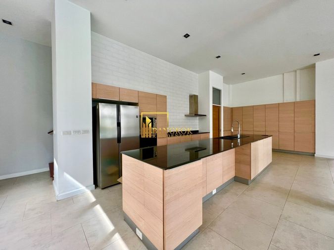 4-bed house for rent, 450 sqm, 100 sq wah, Khlong Toei