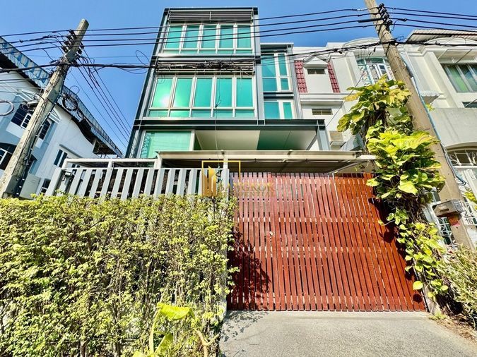 Modern 2 Bedroom Townhouse For Sale in Rama 9 Area - BR49026TH