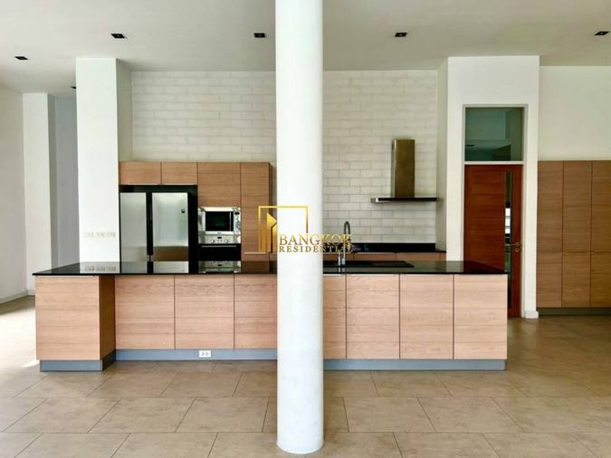 4-bed house for rent, 450 sqm, 100 sq wah, Khlong Toei