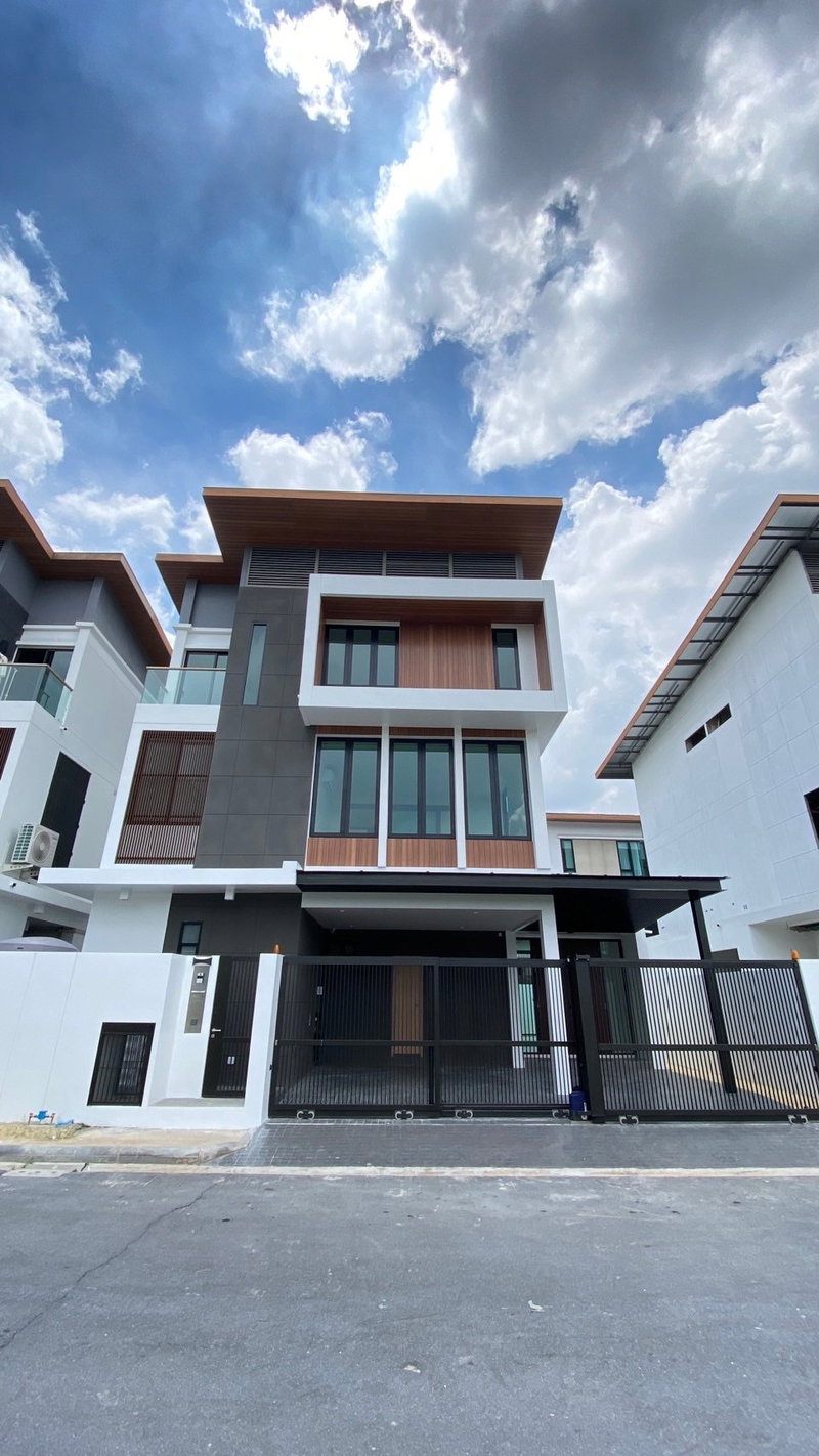 ขายบ้านเดี่ยว : THE AVA RESIDENCE บ้านเดียว LUXURY Modern Tropical บนนถนนสุขุมวิท 77