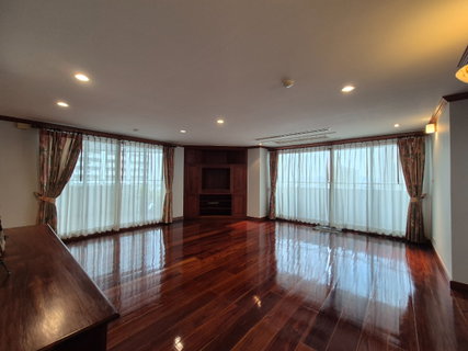 Nice room for sale ,good view and near ARL and MRT Huamak station
