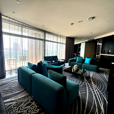 เช่าคอนโด รร.พณิชยการสีลม : LTH12093 – Penthouse FOR RENT at Chatrium Hotel Size 250 sqm. 2 beds 2 baths Near BTS Saphan Taksin Station ONLY 250K/Month