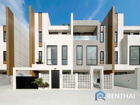 สำหรับ ขาย ทาวน์เฮ้าส์  ที่ Aura Villa Reserve