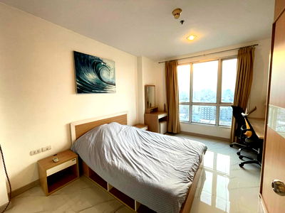 Condos for rent : Urgent rent!! Very good price Life @ Ratchada-Huai Khwang