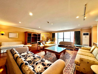 Condos for rent : Oriental Towers - Large 3 Bedroom Condo For Rent in Ekkamai - BR17690CD