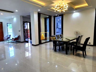 Houses for rent Watthana :  Detached House - 3 Bedroom For Rent in Phra Khanong - BR28068SH