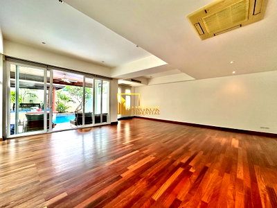 Houses for rent Watthana :  Extraordinary 4 Bedroom House With Pool in Phrom Phong Area - BR27559SH