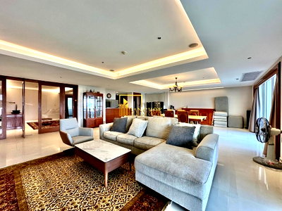 คอนโดให้เช่า : La Cascade - Magnificent 3 Bedroom Condo For Rent in Ekkamai - BR18672CD