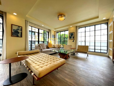 คอนโดให้เช่า : Penthouse II Condo - Gorgeous 3 Bed Condo in Ekkamai Area - BR11550CD