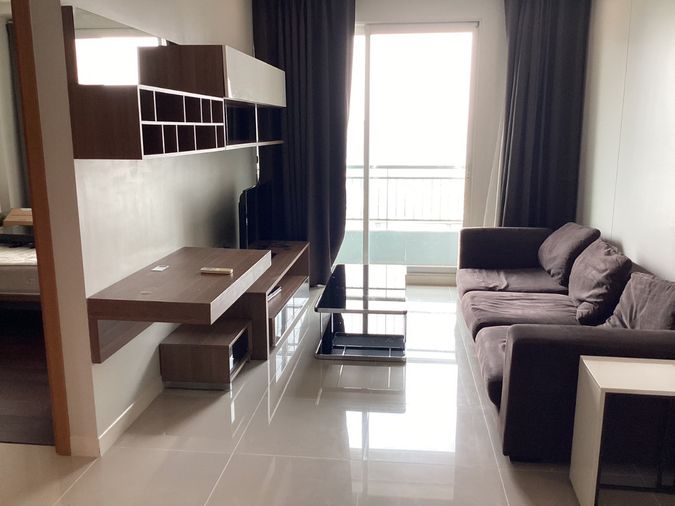 Code: KJ5625  for rent Circle Condominium // Line ID: @kjcondo (with @) //