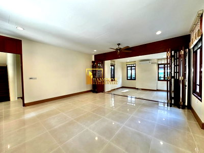 Houses for rent Watthana : Baan Ben - Incredible 4 Bedroom Pool Villa For Rent in Ekkamai Area - BR7940SH