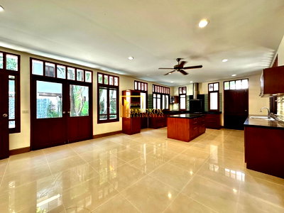 Houses for rent Watthana : Baan Ben - Incredible 4 Bedroom Pool Villa For Rent in Ekkamai Area - BR7940SH