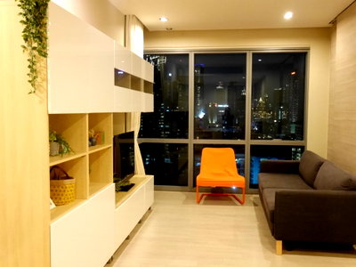 คอนโดให้เช่า : ให้เช่า เดอะรูมสุขุมวิท21 1 ห้องนอน
