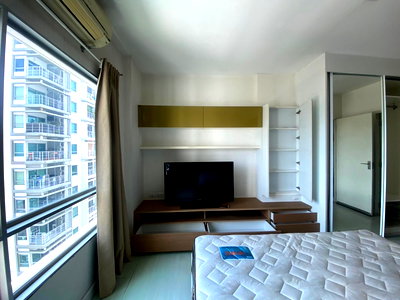 Condos for sale Bangkok : Condo for sale, The Room Lat Phrao Soi 32, total usable area 41 square meters, separate, swimming pool view