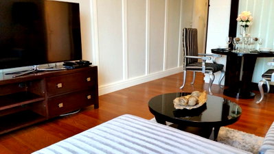 Condos for rent : LTHC12144 – Bright Sukhumvit 24 FOR RENT Size 93 sqm. 2 beds 2 baths Near BTS Phrom Phong Station ONLY 68K/Month