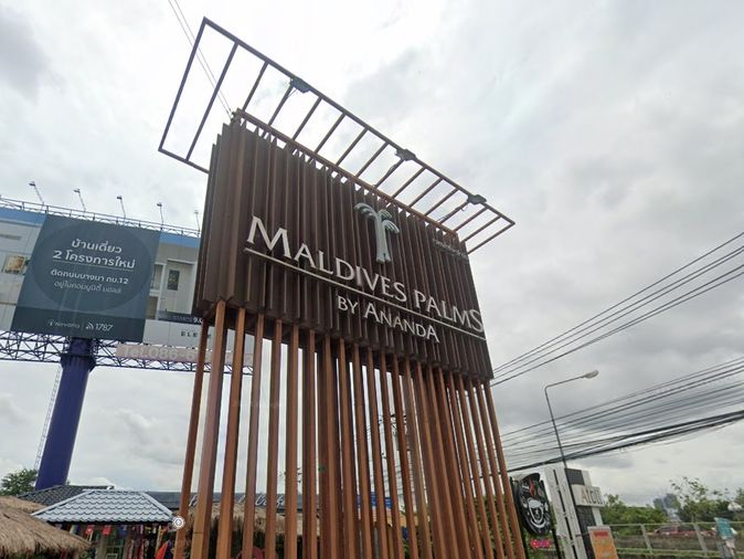 ATOLL MALDIVES PALMS