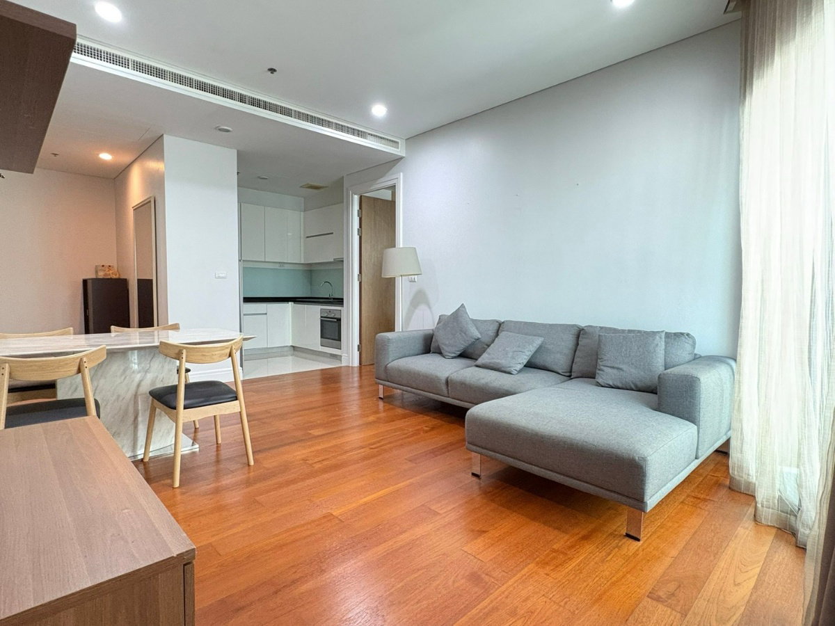 LTHC12145 – Bright Sukhumvit 24 FOR RENT Size 93 sqm. 2 beds 2 baths Near BTS Phrom Phong Station ONLY 60K/Month