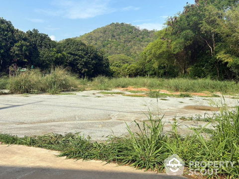 1,600 m² Land for Sale in Bang Phra (ID 2075414)