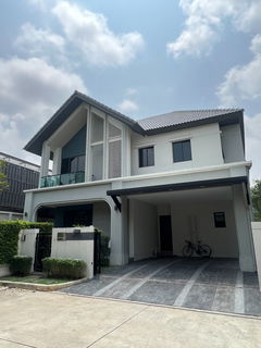 For sale Luxury Corner House – Fully Furnished with Built-in Design | Bangkok Boulevard Srinakarin-Bangna  