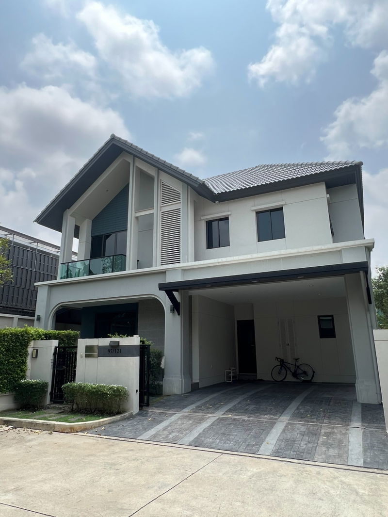ขายบ้านเดี่ยว : บ้านหรู สไตล์ Modern Luxury ให้ชีวิตเหนือระดับ ทำเลศักยภาพ ติดถนนใหญ่ ใกล้ MEGA บางนา และรถไฟฟ้าสายสีเหลือง