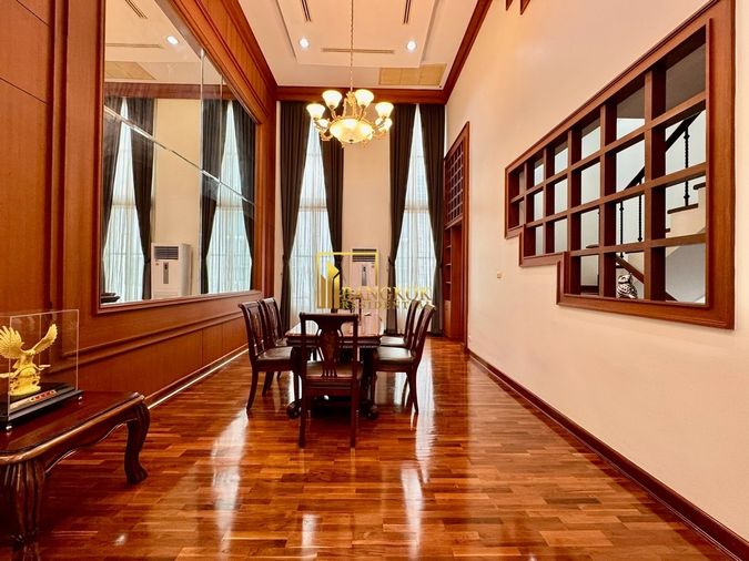 ให้เช่าทาวน์โฮม 4 ห้องนอน 300 ตร.ม. 26 ตร.ว. บ้านกลางกรุง ทองหล่อ