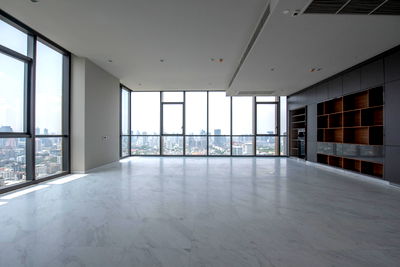ขายคอนโด : The Monument ทองหล่อ 3 ห้องนอน  1 ห้องเมท 