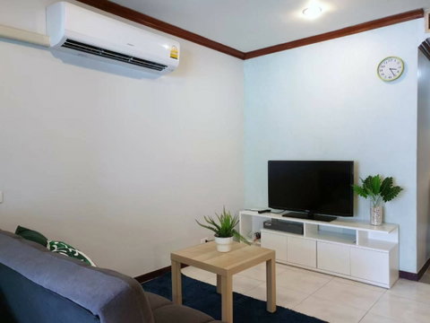 ขายคอนโดตรีทศ (ถ.ศรีอยุธยา ใกล้ห้างคิงเพาเวอร์) 58 ตรว 1นอน 1น้ำ 2แอร์ ใกล้ BTS, AIRPORT LINK ขาย 5.2 ล้าน โทร 093-9594717