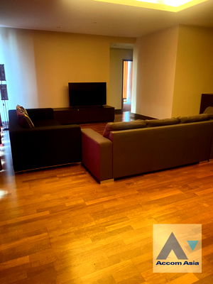 Condos for rent Shrewsbury International School : 🔼🔽 AccomA 📩 Cozy condo with warm tones and full facilities in Sathorn (AA29587)