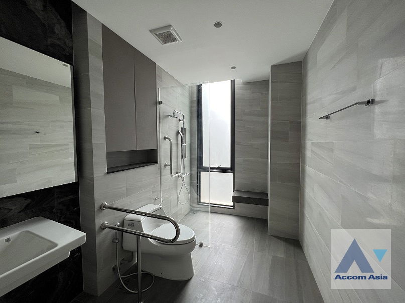picture 🔼🔽 AccomA 📩 Luxury Modern Pool Villa with Full Glass and Natural Finish (AA34992) - 19/20