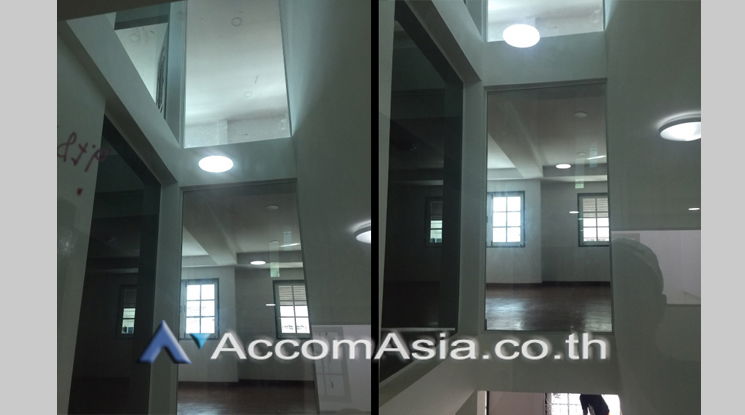 picture 🔼🔽 AccomA 📩 Home Office 3 BR Townhouse in Thung Wat Don (AA21911) - 4/9
