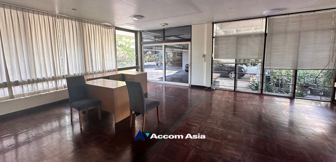 picture 🔼🔽 AccomA 📩  3 BR House in Khlong Ton Nuea (1716395) - 2/12