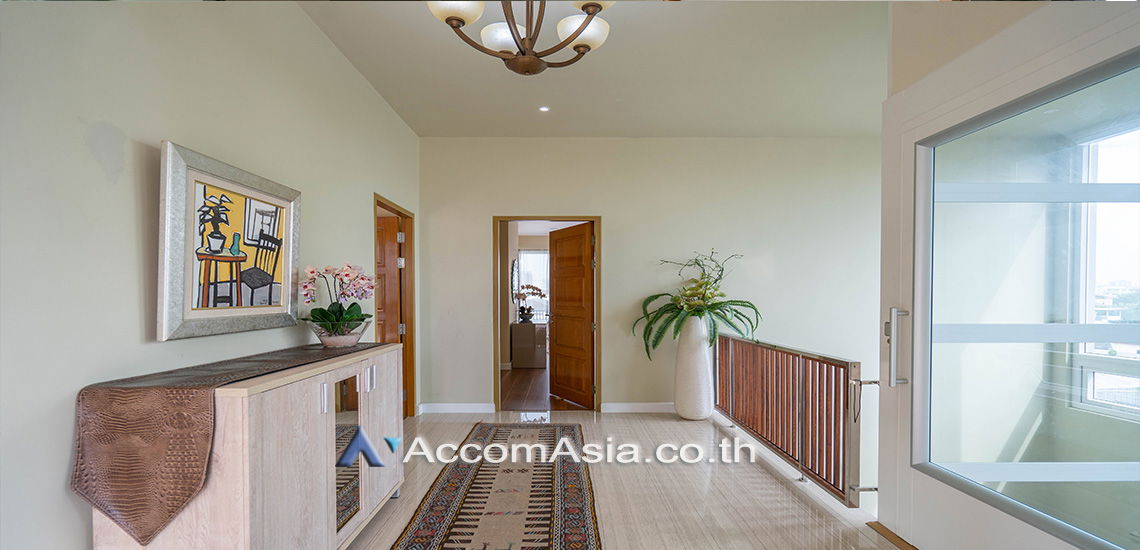 picture 🔼🔽 AccomA 📩 Pet friendly,Private Swimming Pool,Huge Terrace 5 BR House in Phra Khanong Nuea (AA19942) - 13/20
