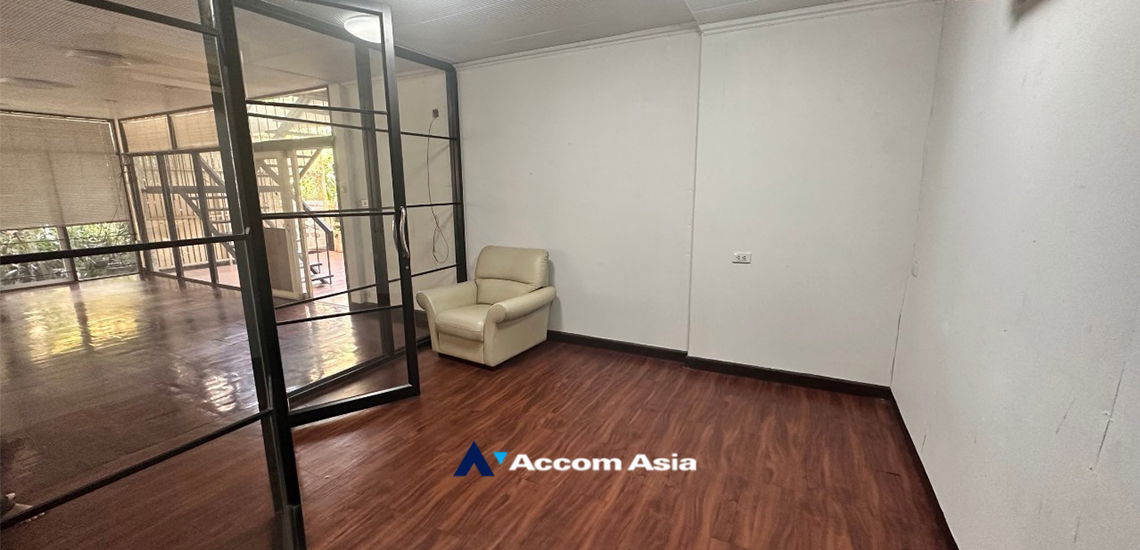 picture 🔼🔽 AccomA 📩  3 BR House in Khlong Ton Nuea (1716395) - 4/12