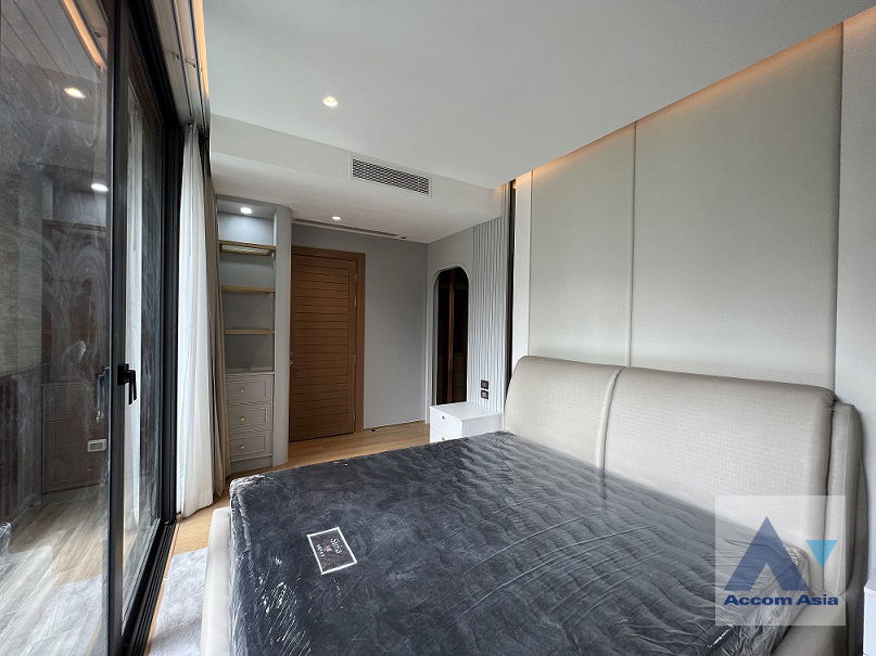 picture 🔼🔽 AccomA 📩 Luxury Modern Pool Villa with Full Glass and Natural Finish (AA34992) - 17/20