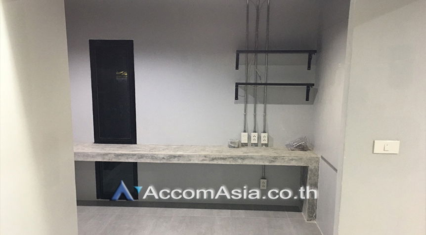 รูป 🔼🔽 AccomA 📩 Pet friendly 3 BR Townhouse in Khlong Ton Nuea (AA27774) - รูปที่ 11/16