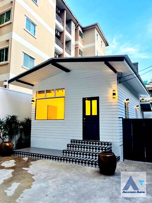 Houses for rent วิทยาลัยพยาบาลเซนต์หลุยส์ : 🔼🔽 AccomA 📩 Home Office 1 BR House in Yan Nawa (AA42649)