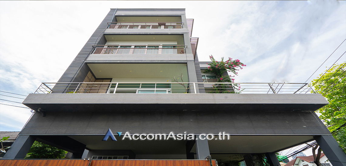 picture 🔼🔽 AccomA 📩 Pet friendly,Private Swimming Pool,Huge Terrace 5 BR House in Phra Khanong Nuea (AA19942) - 2/20