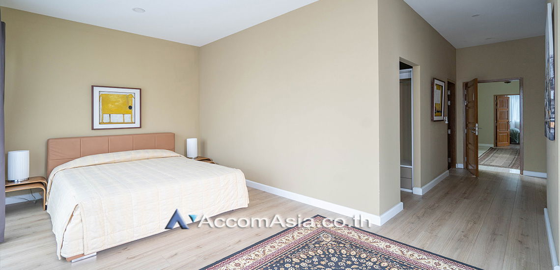 picture 🔼🔽 AccomA 📩 Pet friendly,Private Swimming Pool,Huge Terrace 5 BR House in Phra Khanong Nuea (AA19942) - 18/20