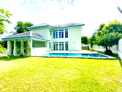 Houses for rent Bangkok : WatBangKradee Sch 400m. Mitmongkol Market 888 500m. 3-4bed Pool Villa For rent 2-storey Lux Mansion