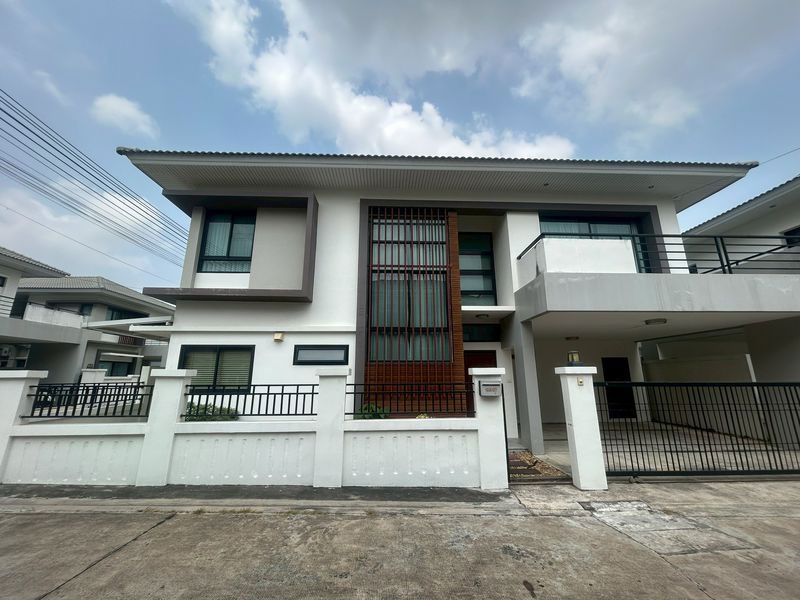 Houses for rent : 2-storey detached house for rent, The Complete Surasak Sriracha, Chonburi project