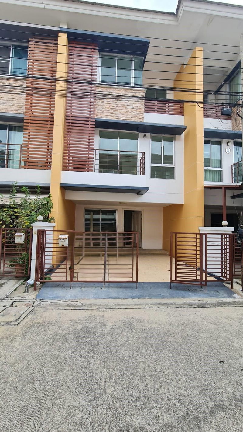 ขายทาวน์โฮม : ทำเลดีที่สุด ขายทาวน์โฮม พลัส ซิตี้ พาร์ค งามวงศ์วาน25 บ้านพร้อมอยู่