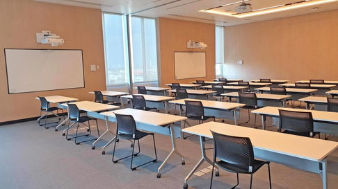 Service office space for rent on 66 Tower building in Phra Khanong area, near BTS Udomsuk. Complete facilities and office equipment.
