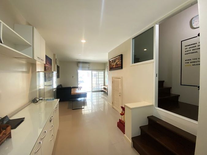 3-bed townhouse for sale, 150 sqm, 17 sq wah, Nalin Avenue 2