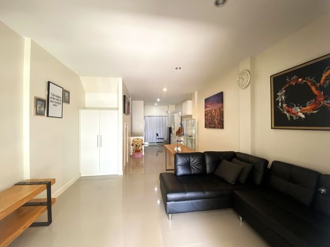 3-bed townhouse for sale, 150 sqm, 17 sq wah, Nalin Avenue 2