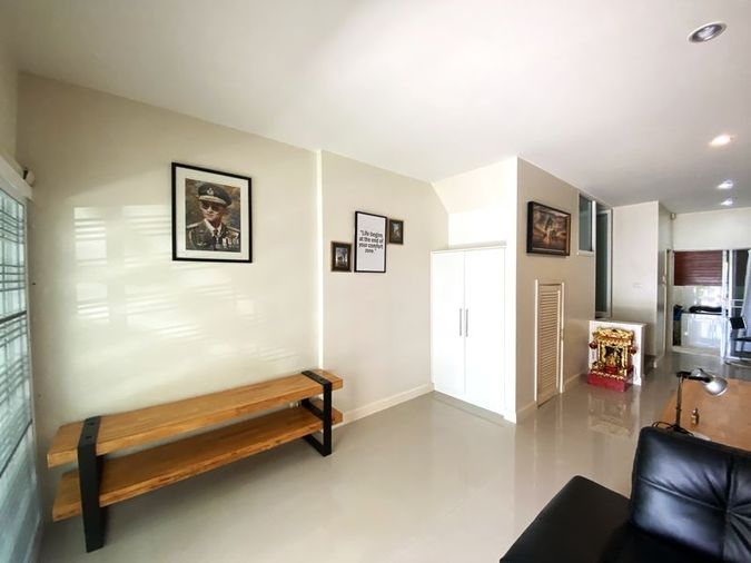 3-bed townhouse for sale, 150 sqm, 17 sq wah, Nalin Avenue 2
