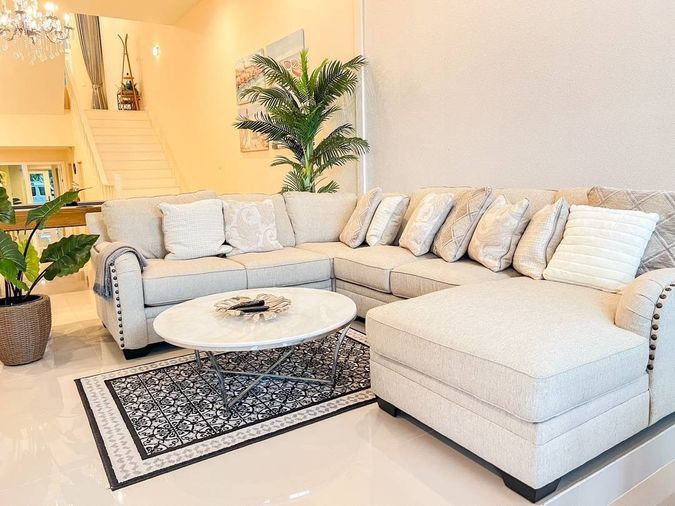 For Rent : คาซาลูน่า Beach Front : บ้านสวยติดทะเล ตกแต่งสวย พร้อมเข้าอยู่ มีชายหาดส่วนตัว